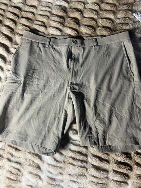 Roundtree & Yorke Men's Flat-Front Tan Casual Shorts